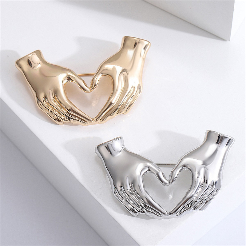 Embroidery Kiss - XIALUOKE Hand Pose Heart Brooches For