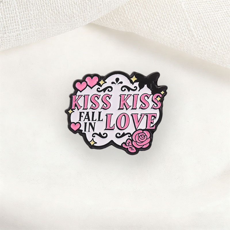 Kiss Kiss Fall In Love Badge P - Embroidery Kiss review and price